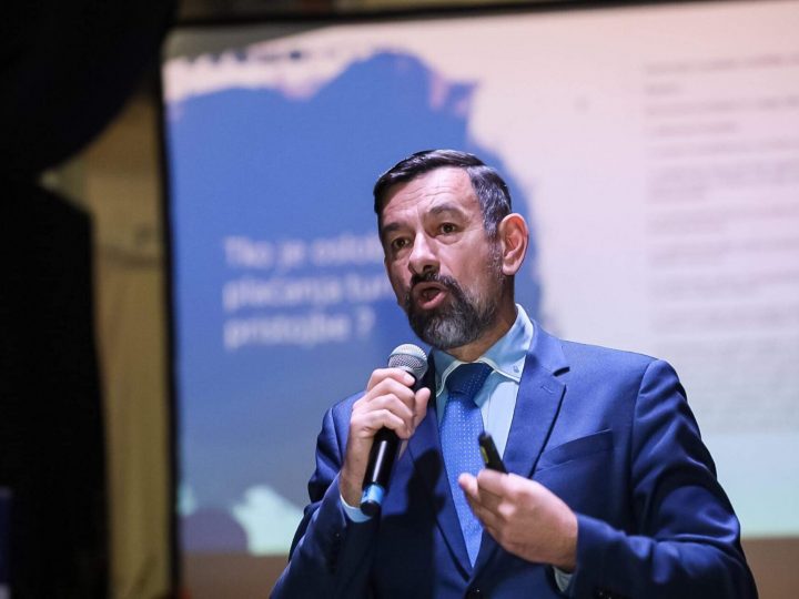 Digitalni turistički divovi, predvodnici novog doba by Nedo Pinezić