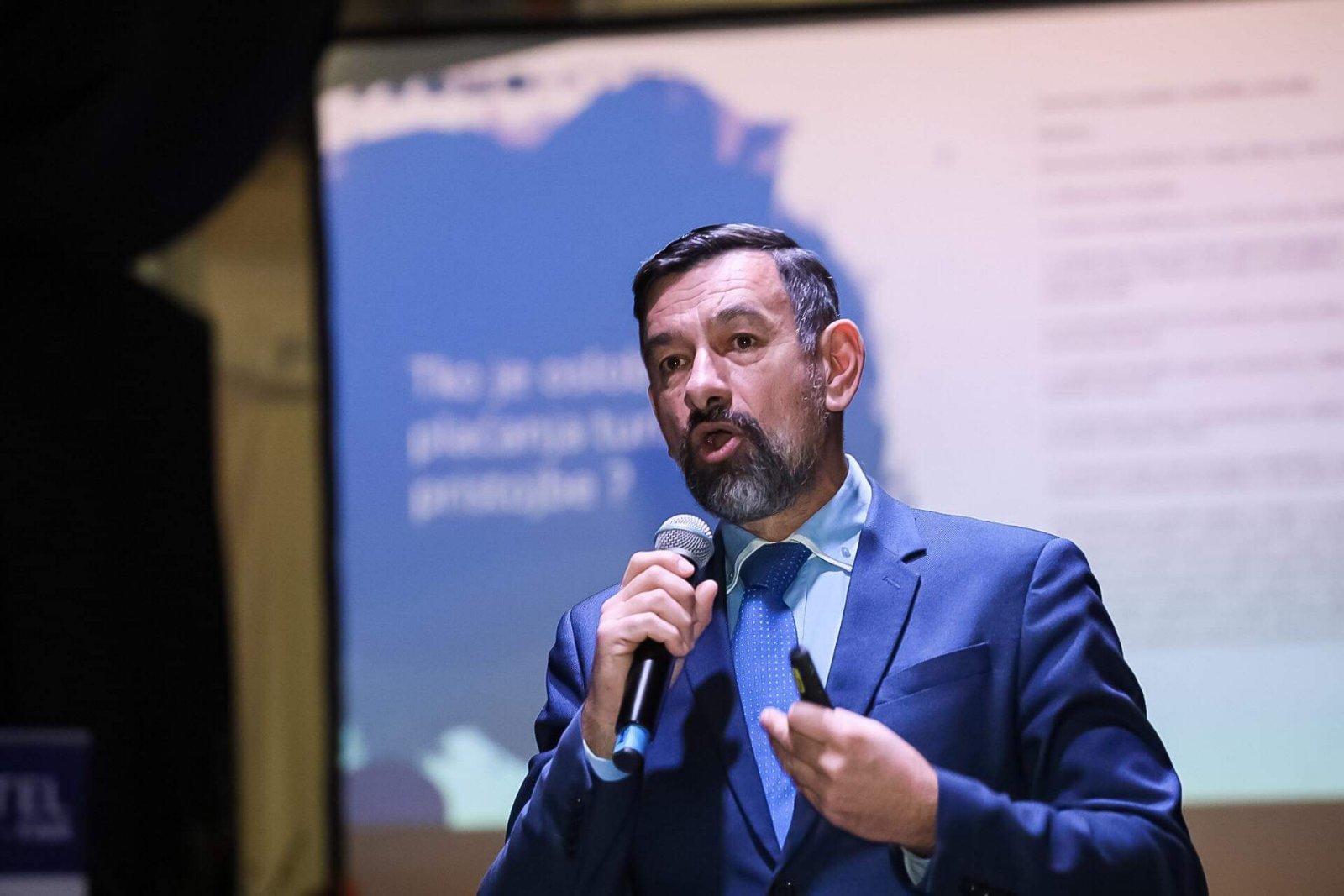 Digitalni turistički divovi, predvodnici novog doba by Nedo Pinezić