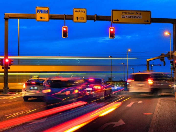 Berlin instalira pametnu prometnu tehnologiju na raskrižjima