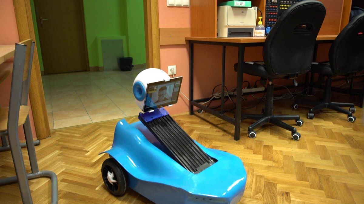 Maturanti iz Vukovara izradili robota koji ide u školu umjesto vas