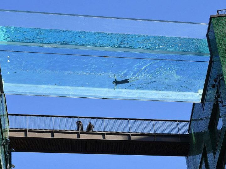Spektakularan Sky Pool prozirni lebdeći bazen