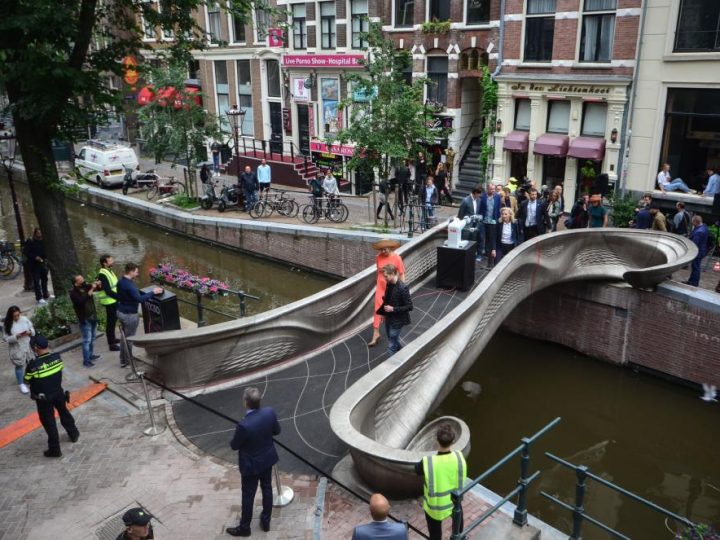 U Amsterdamu je otvoren prvi svjetski čelični most otisnut 3D-om