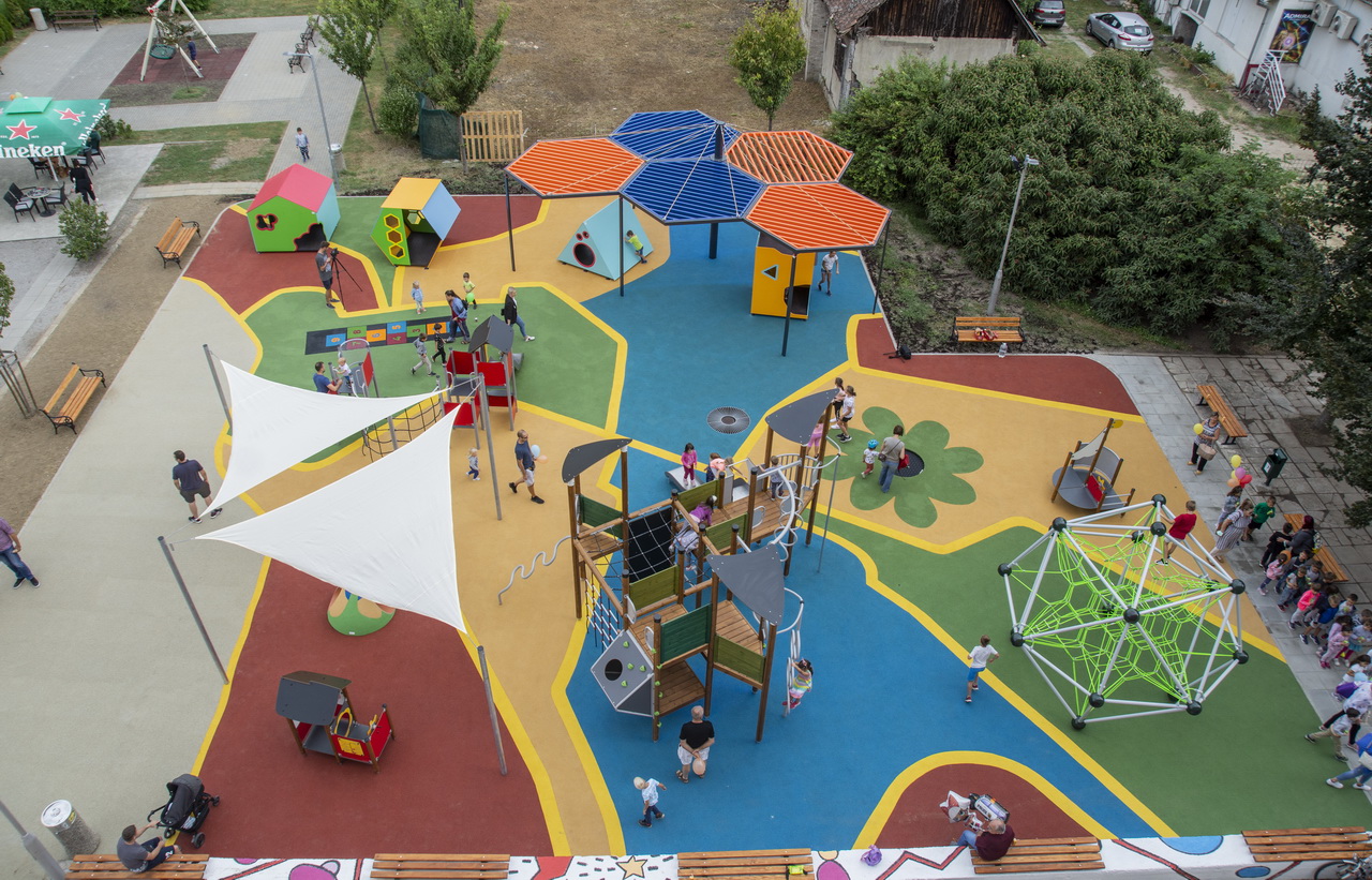 Otvoreno je novouređeno igralište “majmunjak” u Sisku
