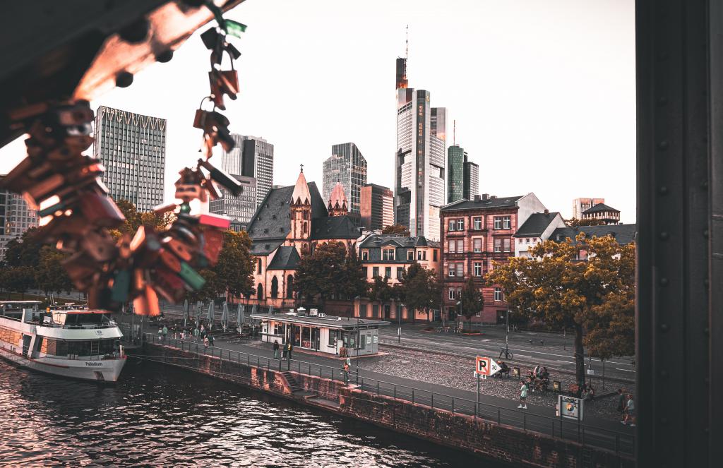 Pametni prototip urbanog navodnjavanja drveća u Franfurtu