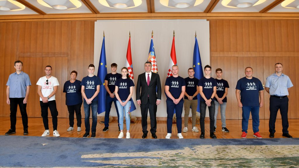 Predsjednik Milanović primio učenike koji su osvojili nagrade na svjetskom natjecanju u robotici