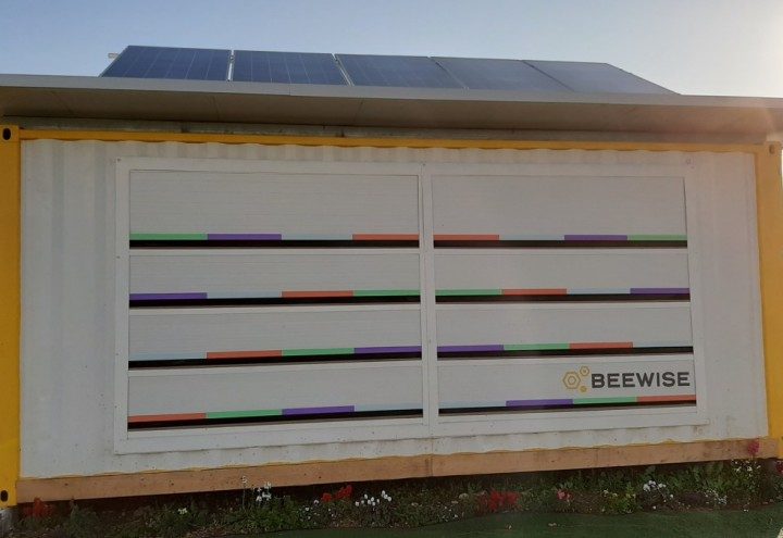 Solarna robotska košnica – nadzire prisutnost pesticida i obavještava o opasnostima