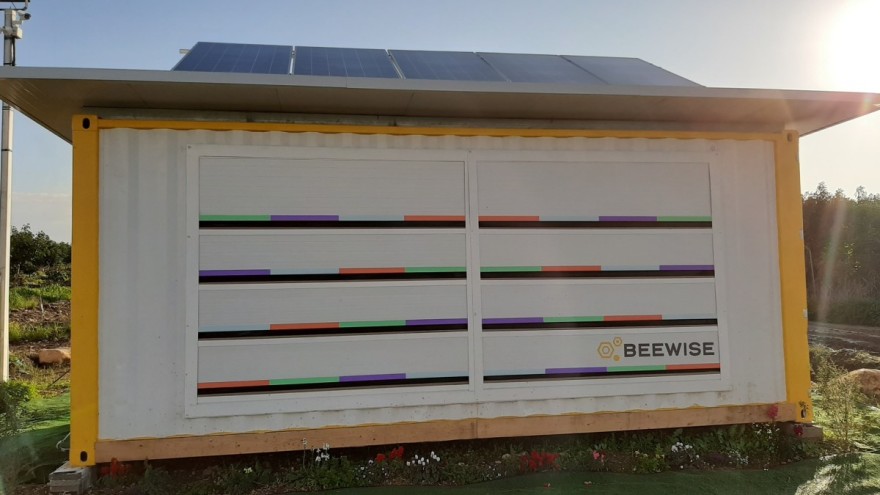 Solarna robotska košnica – nadzire prisutnost pesticida i obavještava o opasnostima