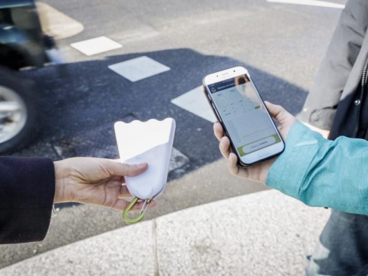 Ovi simpatični džepni uređaji mjere kvalitetu zraka u francuskim gradovima