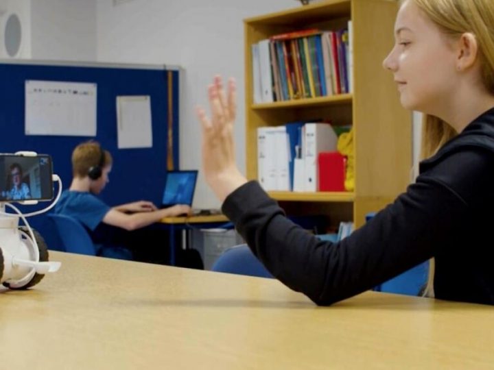 Robot koji koristi 5G tehnologiju olakšava učenje na daljinu u danskoj školi