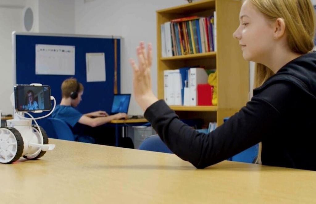Robot koji koristi 5G tehnologiju olakšava učenje na daljinu u danskoj školi
