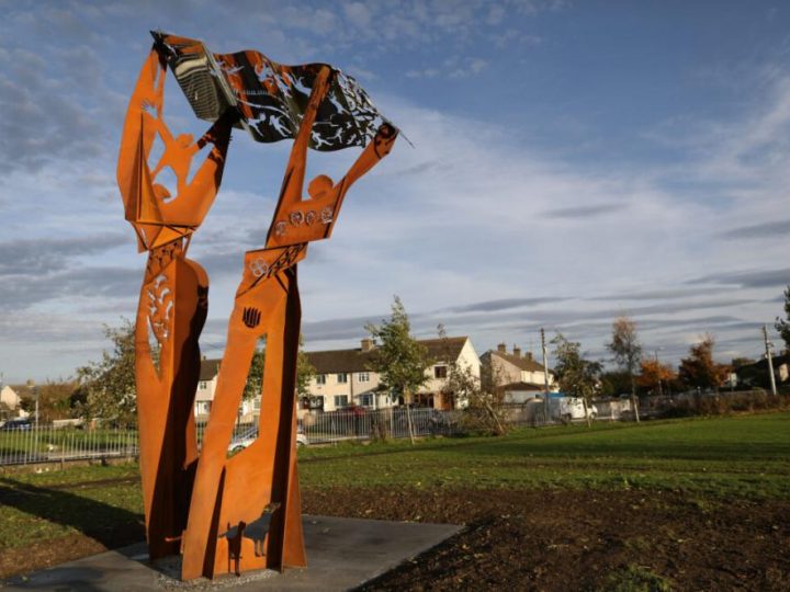 Nova skulptura za park u predgrađu Dublina koju su izradili lokalni stanovnici