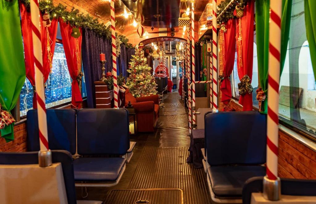 Osijek predstavlja božićne tramvaje