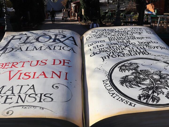 U Šibeniku instalirana knjiga od gotovo tri metra i teška više od 300 kilograma