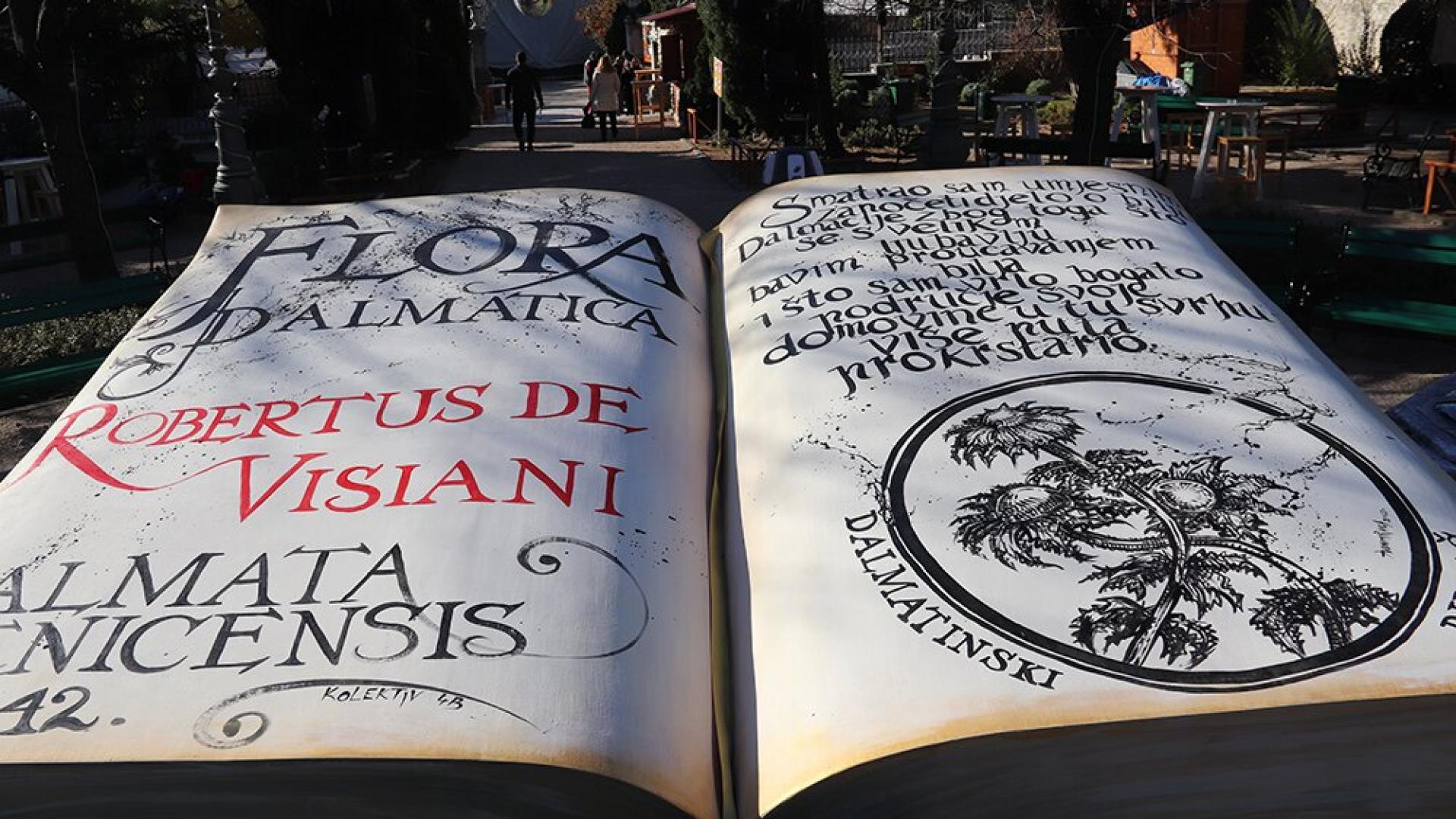 U Šibeniku instalirana knjiga od gotovo tri metra i teška više od 300 kilograma