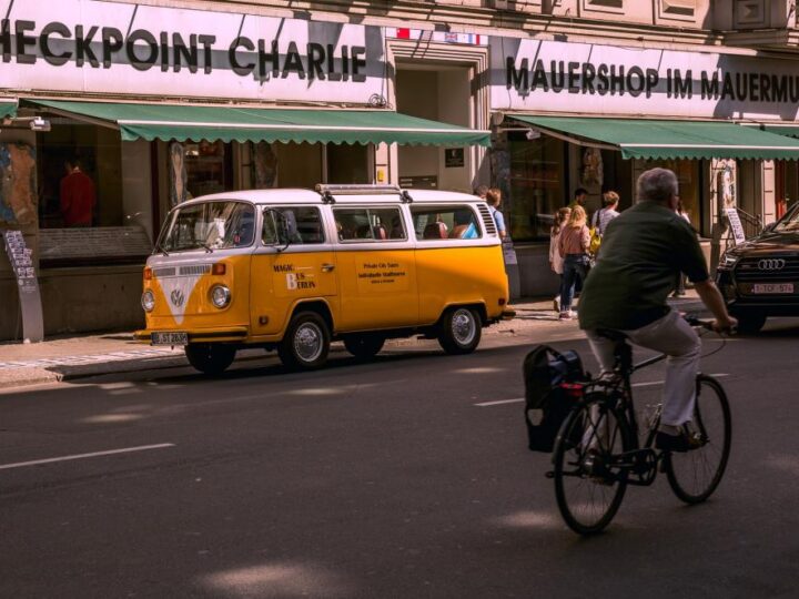 Berlin želi dati prednost e-automobilima u odnosu na skutere u novim propisima o dijeljenoj vožnji