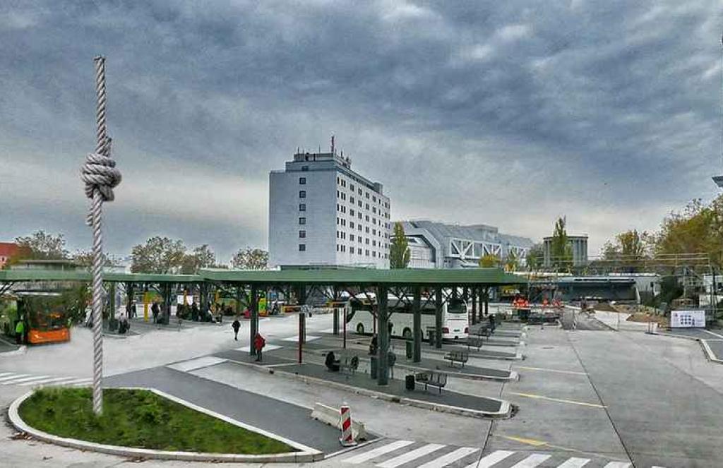 Skulptura “Toranj s čvorom” visoka 10 metara krasit će glavni autobusni kolodvor u Berlinu