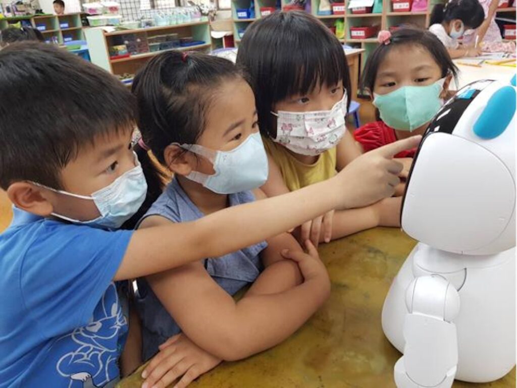 Tajvanski AI robot kao pametni nastavni alat i partner za učenje