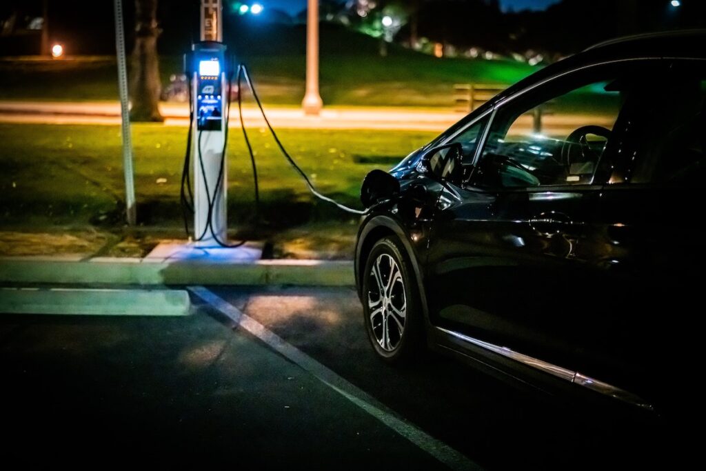 Evo kako gradovi u SAD grade javnu infrastrukturu za punjenje električnih vozila