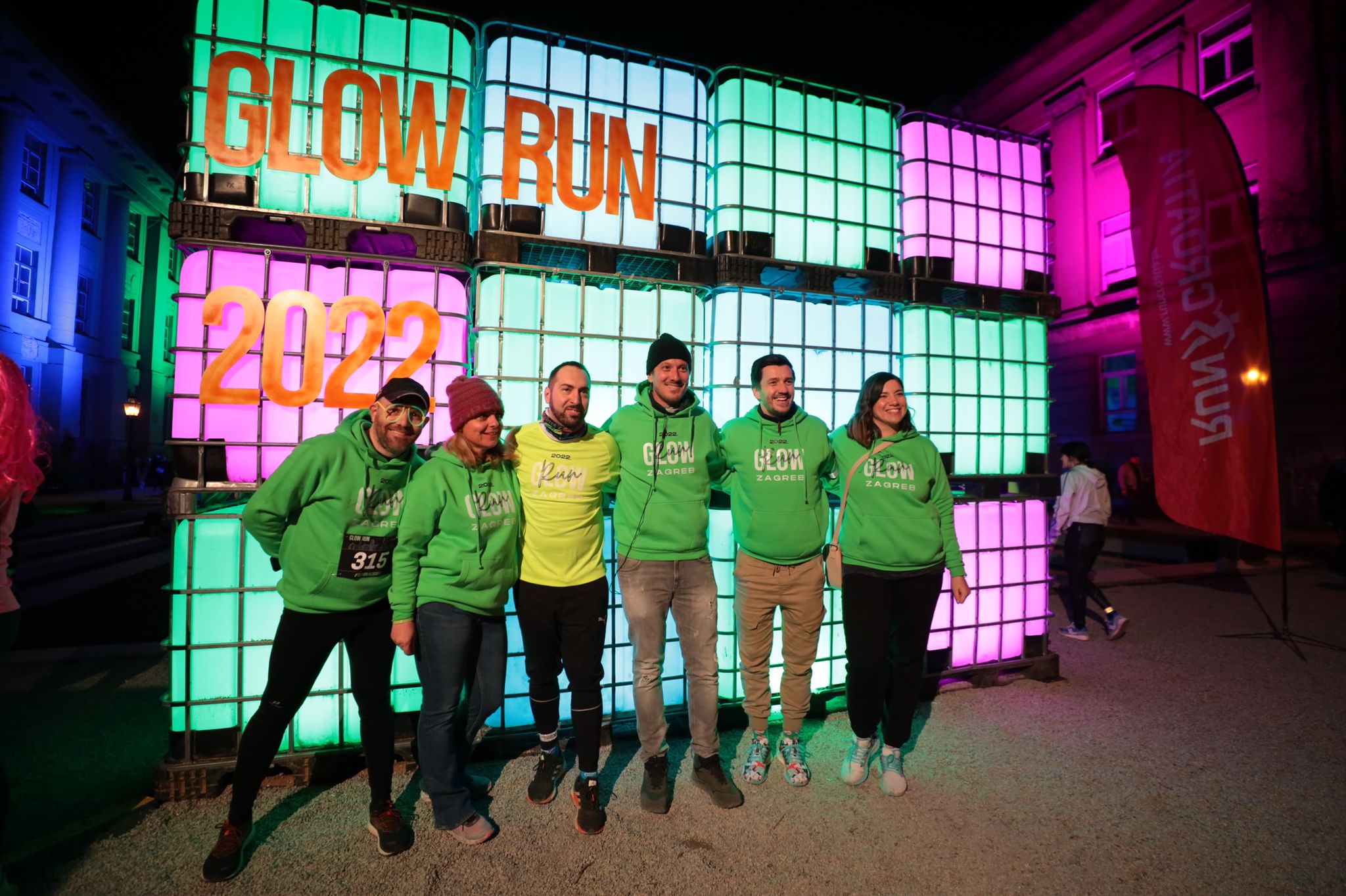 Pogledajte sjajne fotke sa jučer održanog Glow run Zagreb