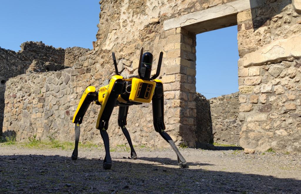 Pompeji uz pomoć psa robota idu prema Pametnom arheološkom parku