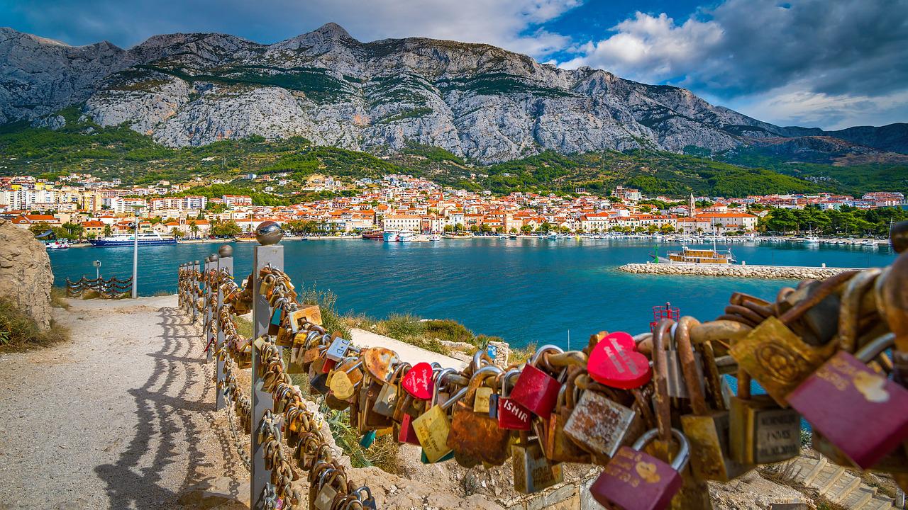 Donesen plan za čišću Makarsku: Čišćenje grada od 0-24 sata, na plažu stižu ,,Beach boyz”