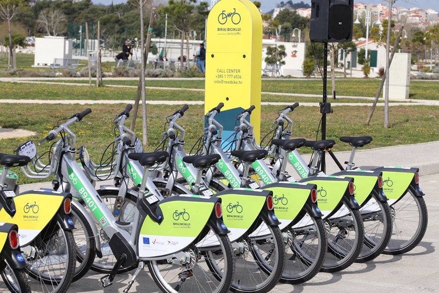 „Biraj biciklu!“: Prvi sustav javnih bicikala postavljen u Podstrani