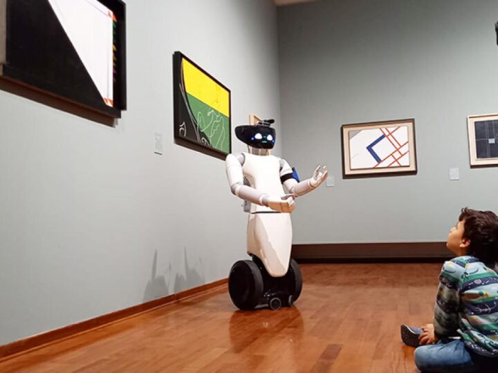 Robot je vodič u muzeju!