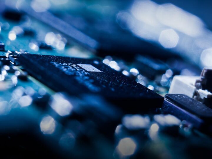 Uređaj koji istovremeno emitira 5G signal i bežično napaja IoT uređaje