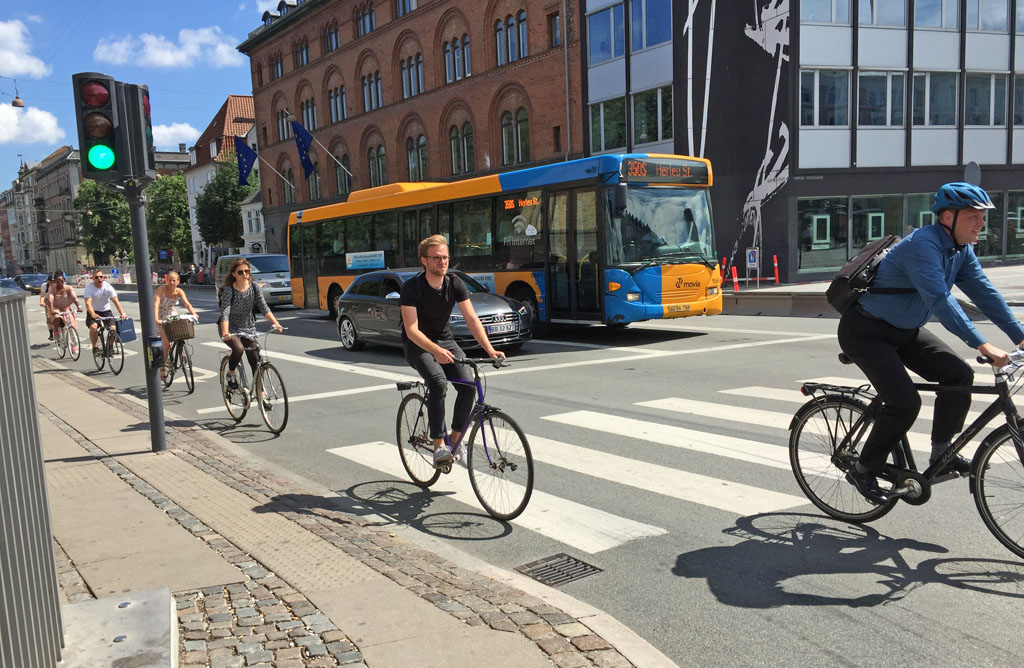 Kopenhagen koristi ovaj jedan trik kako bi napravio mjesta za biciklističke staze na gotovo svakoj ulici