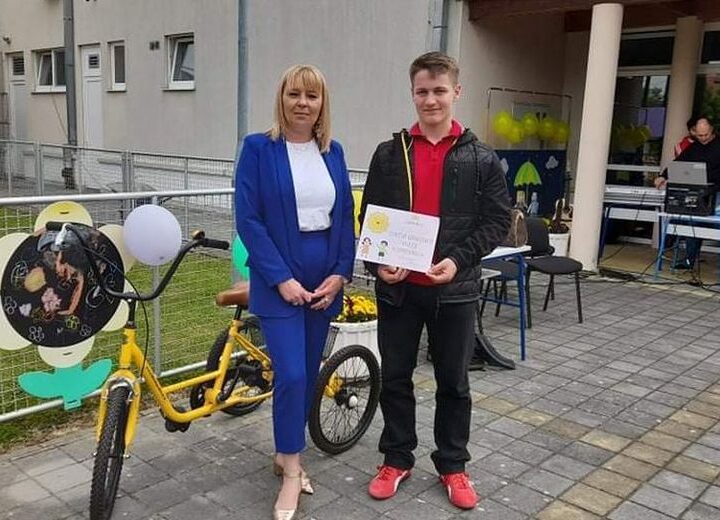 Članovi Dječjeg gradskog vijeća u Koprivnici svojim sredstvima kupili tricikl za osobe s invaliditetom
