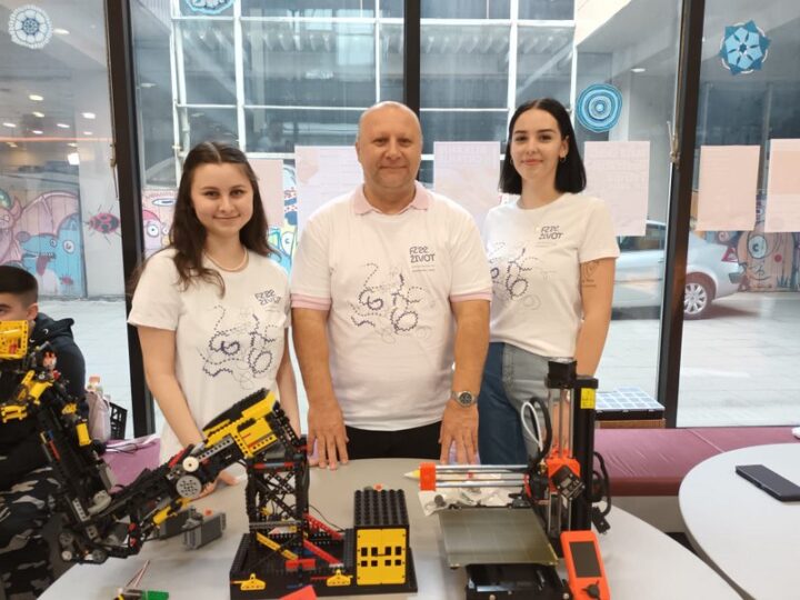 Zlatna medalja vukovarskim gimnazijalkama na izložbi inovacija INOVA MLADI 2022 za Lego robotsku ruku