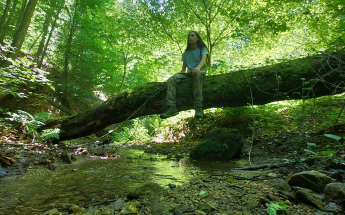 21-godišnji Ivor je preselio u šumu i suvremenom životu rekao zbogom: ‘Znam uloviti ribu, zapaliti vatru, izgraditi sklonište’