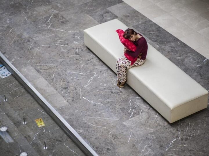 Bruxelles koristi glumce u pidžamama da smire buku noćnog života