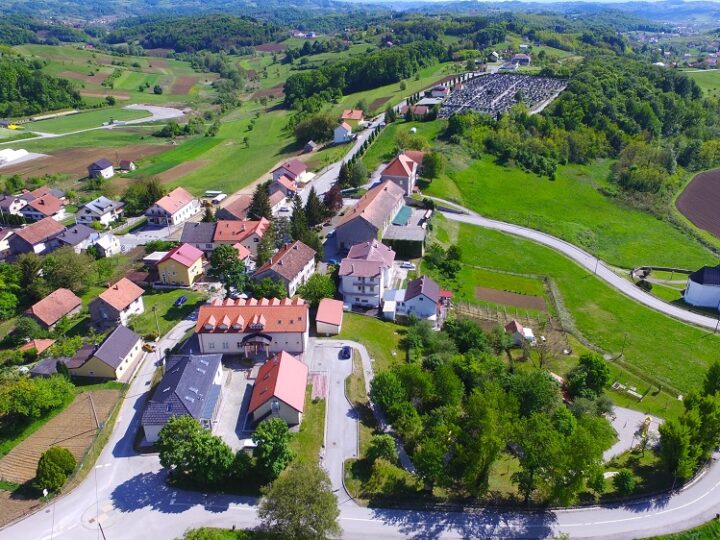 Šetnica u centru Radoboja: Moderna rasvjeta, solarni paneli, cvjetne i biljne dekoracije