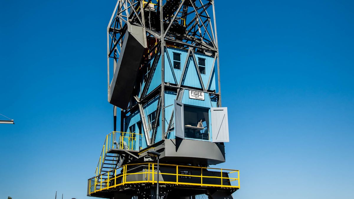 Ovaj stan od kontejnera ugrađenih u dizalicu u Amsterdamu jedan je od najčudnijih smještaja na Airbnbu