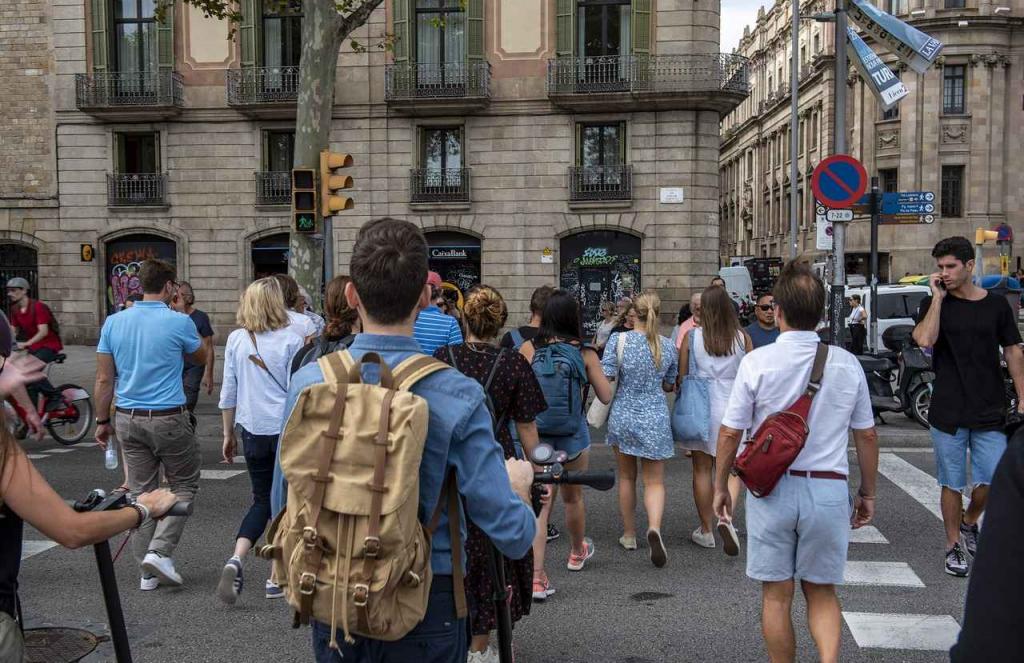 Amsterdam i Barcelona sklapaju pakt protiv prenapučenosti u turizmu