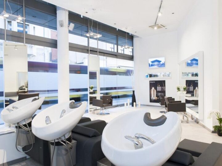 SUŠA U ITALIJI: Talijanski grad naređuje lokalnim frizerima da mušterijama peru kosu samo jednom