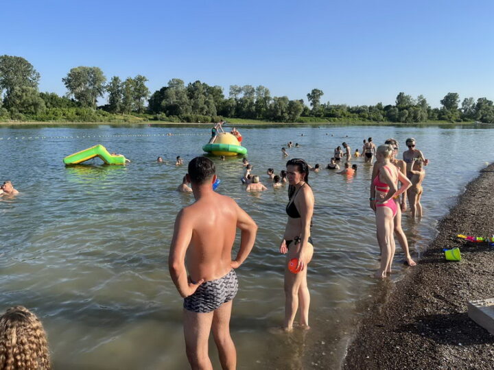 Građani Slavonskog Broda i ovoga ljeta osvježenje traže na Gradskom kupalištu Poloj, jednoj od najljepših riječnih plaža u Hrvatskoj