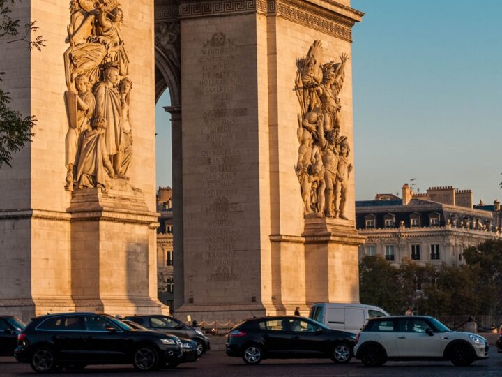 Automobili su sve sporiji pa je vožnja biciklom često najbrži način prometovanja Parizom