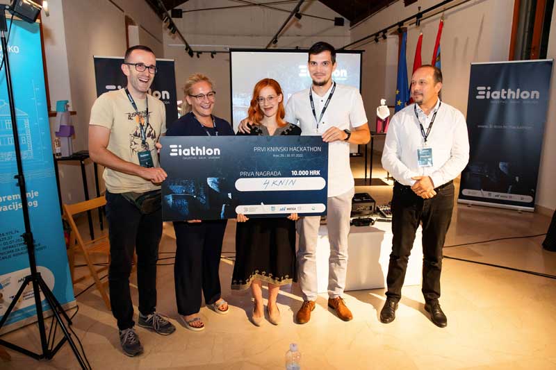 Tim „za Knin – 4KNIN” pobjednici su prvog kninskog hackathona!