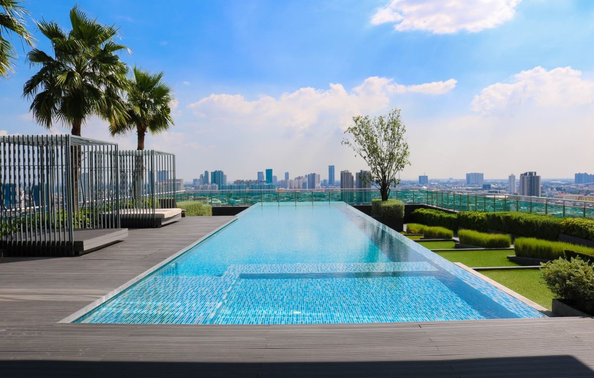 Francuska porezna služba uz pomoć umjetne inteligencije otkrila tisuće neprijavljenih privatnih bazena