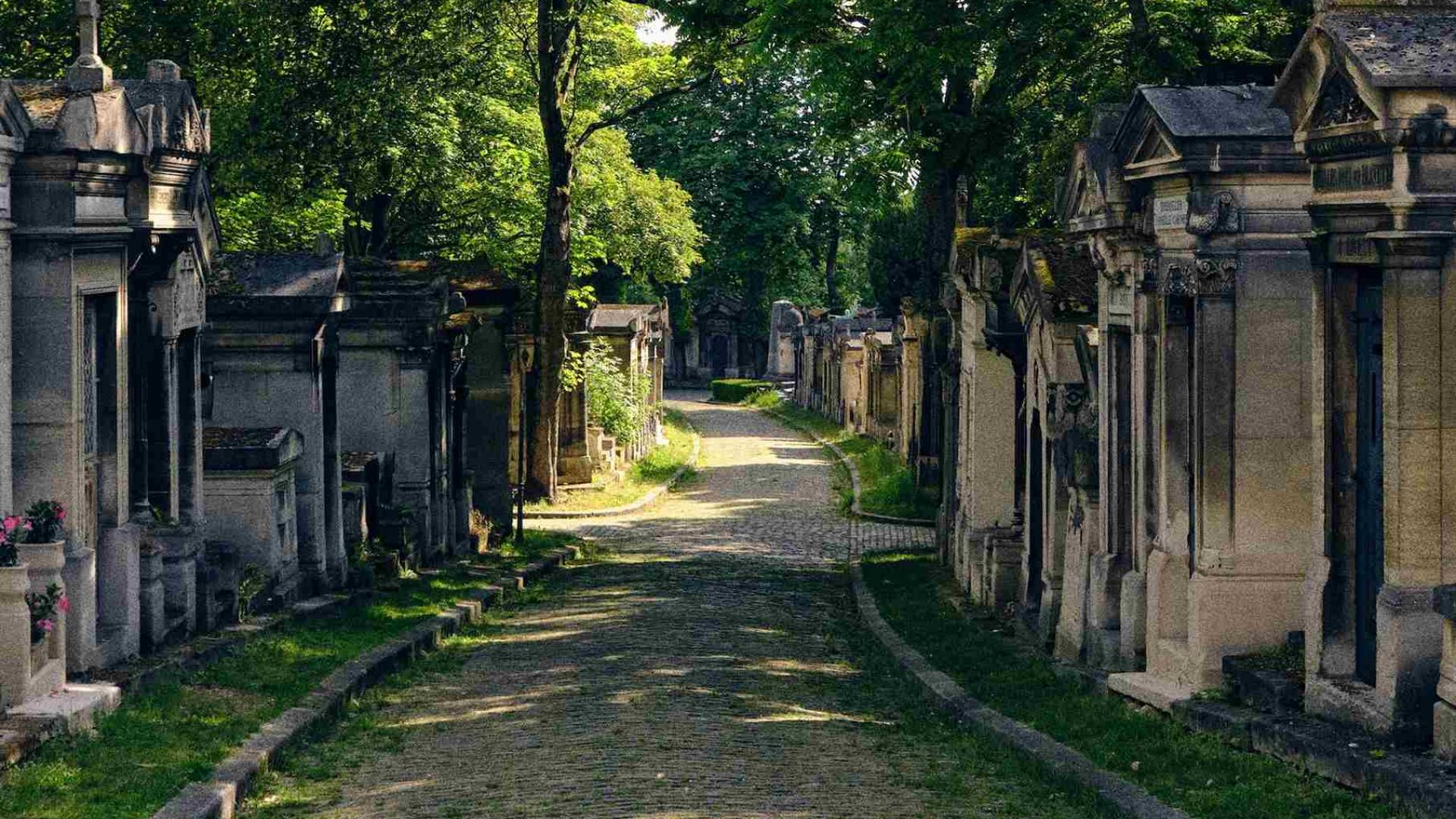 Drugačiji pogled na pariška groblja na dan Svih svetih