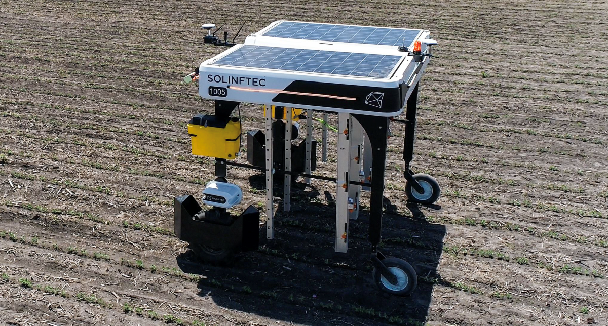 Poljoprivredni robot samostalno traži i uništava korov