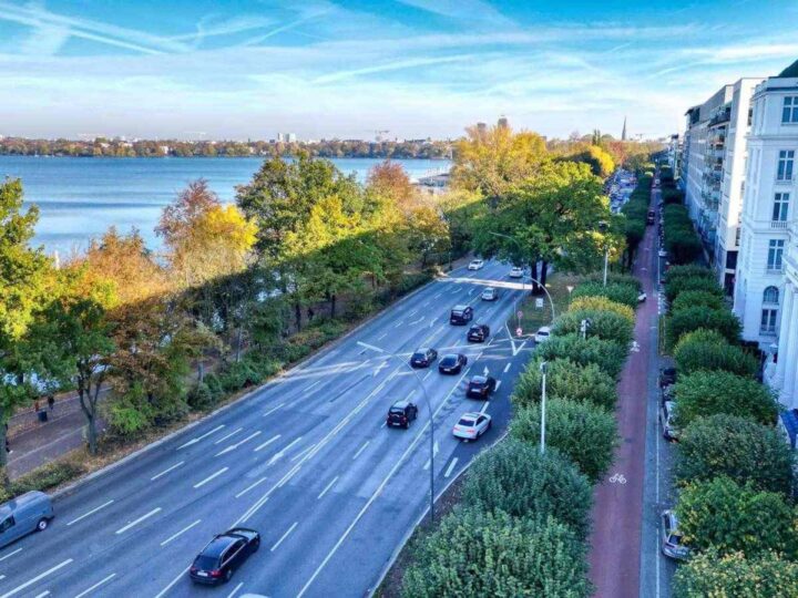 Bicikli imaju prednost pred automobilima u ulici Lakeshore u Hamburgu