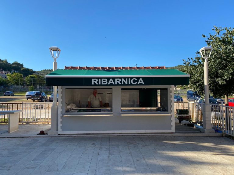 Ribarnica na Braču uvela ekološki prihvatljivija rješenja umjesto plastičnih vrećica