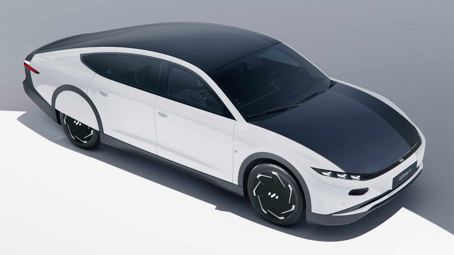 Službeno je počela proizvodnja prvog solarno-električnog automobila!