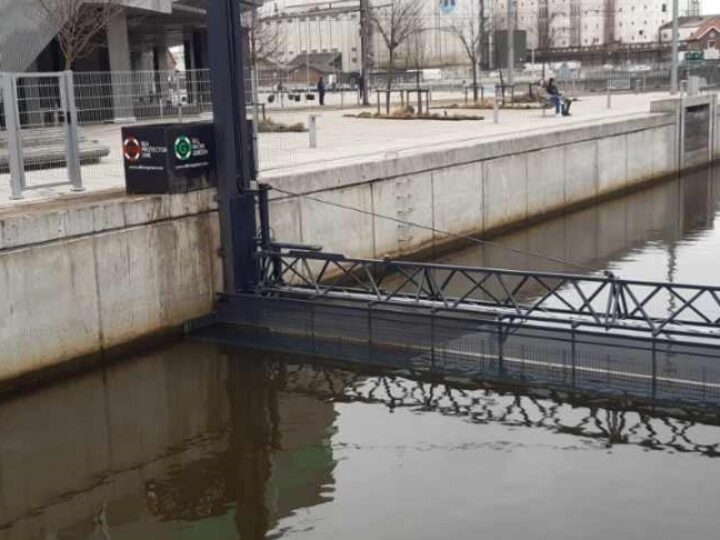 Robotska ruka skuplja plutajući otpad u Aarhusu