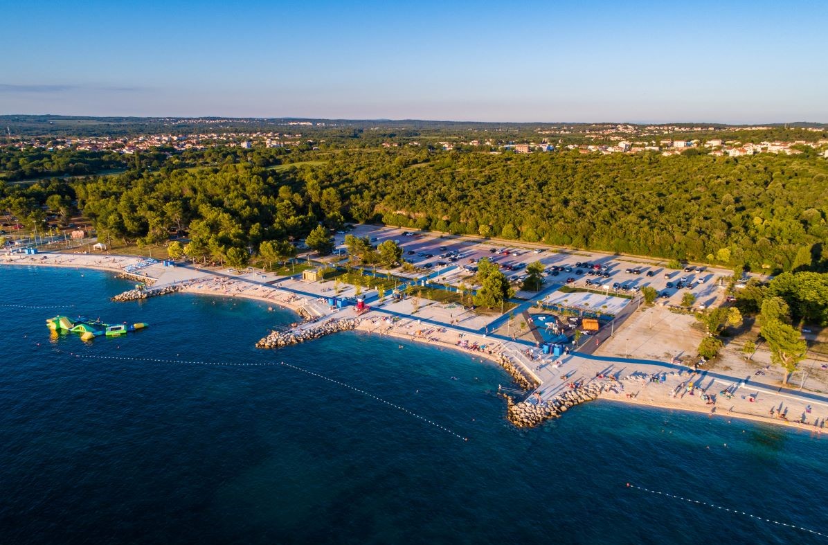 Atraktivna pulska plaža Hidrobaza ove godine dobiva još jednu zelenu površinu