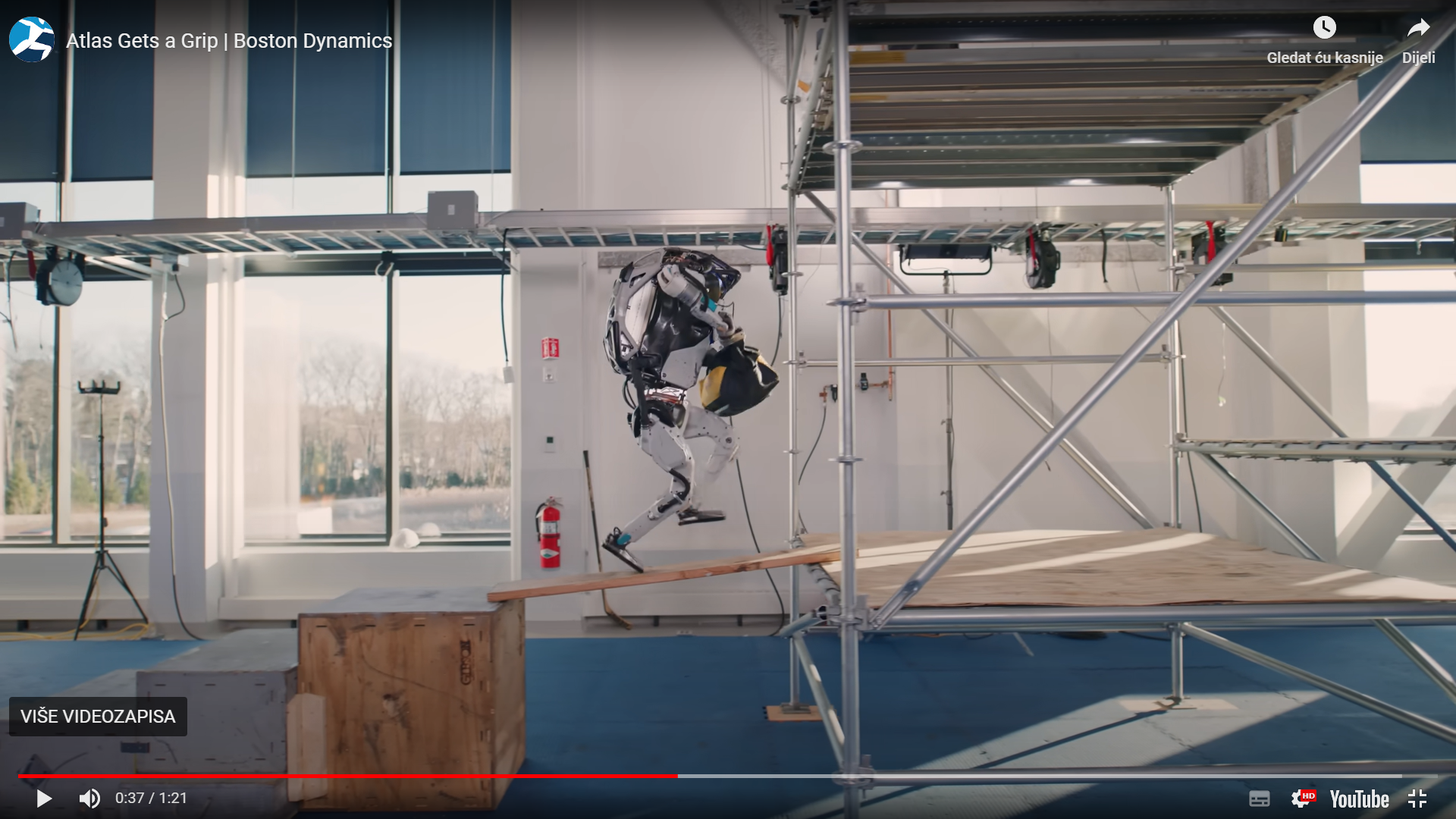Robot Boston Dynamicsa pokazao je nove vještine, penjao se na skelu i dostavljao alat