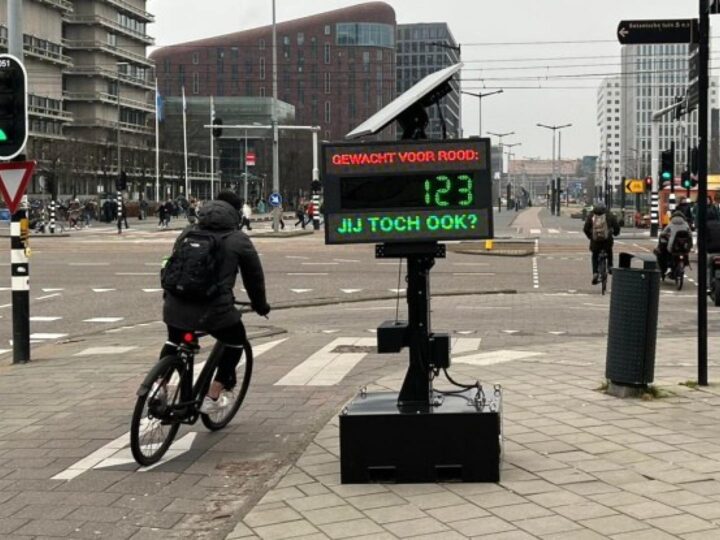 Ručni brojač: neobičan način za odvraćanje amsterdamskih biciklista od prolaska kroz crveno